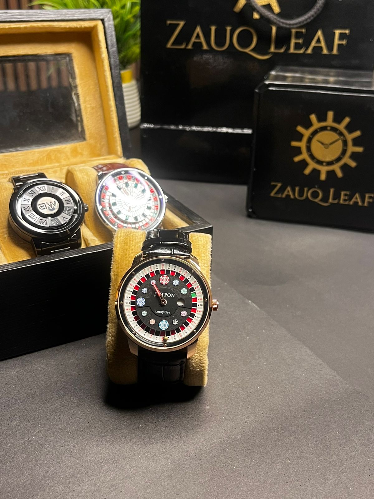 ZAUQ LEAF FATTPON Lucky Day Casino Roulette Spinning Men's Watch